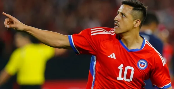 Alexis Sánchez no lo pasa bien