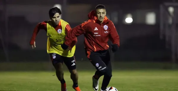 Alexis Sánchez y Víctor Dávila no se han logrado juntar de buena forma en el primer tiempo.