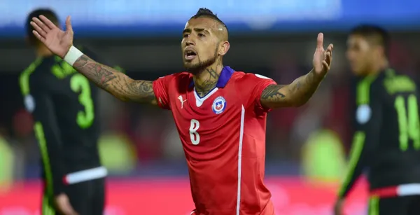 Arturo Vidal con la camiseta de la selección chilena.