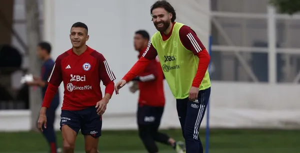 Ben Brereton y Alexis Sánchez.