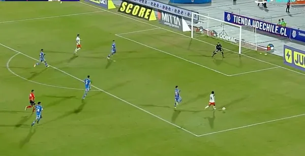 César Munder pudo anotar un golazo.