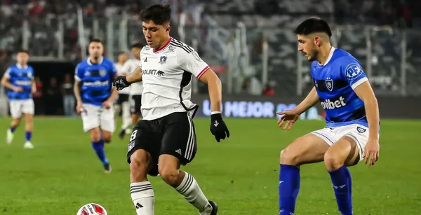 Damián Pizarro enfrentando a Benjamín Gazzolo de Huachipato.