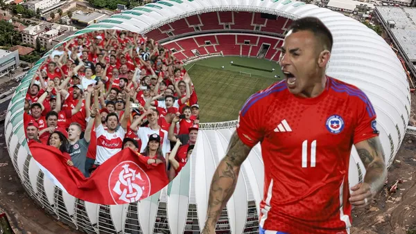 Eduardo Vargas e hinchas de Internacional de Porto Alegre (Foto tomada de: Wikipedia/Deportes/Inter)