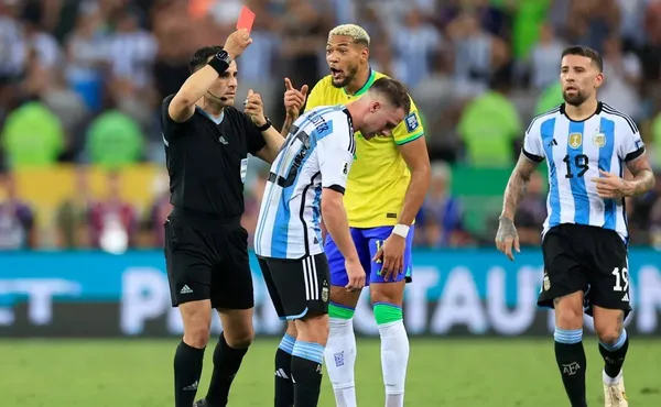 El árbitro chileno fue protagonista de una de las polémicas más grandes de esta última fecha.