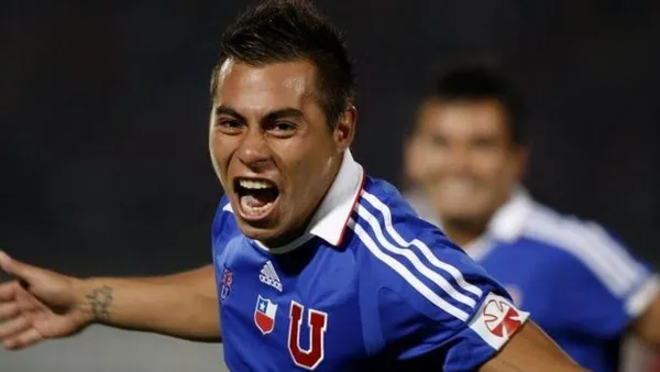 El elenco del pitbull buscaría a un chileno que supo ser goleador de Copa América