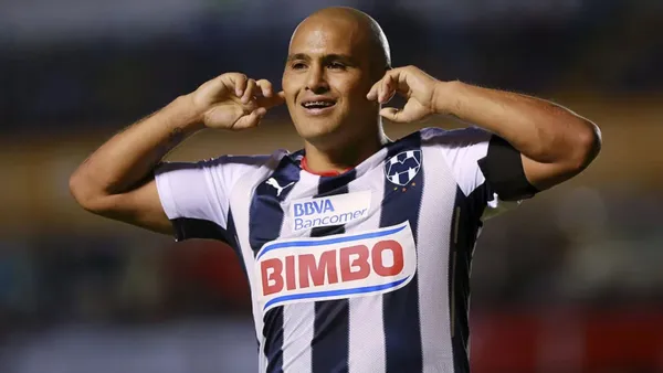 El ex delantero de La Roja ha superado complejas lesiones y se rehúsa al retiro.