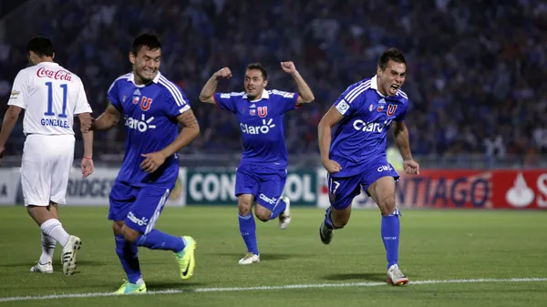 El exdefensa aprobó la llegada del delantero azul.