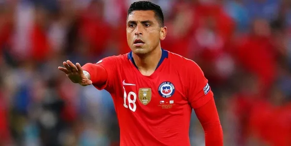 El histórico defensor de la selección chilena contó la historia.