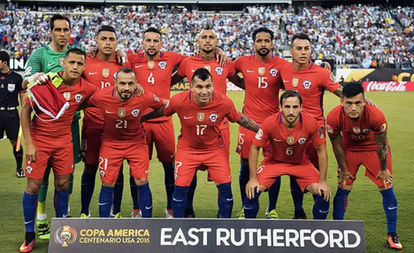 El jugador chileno también habló sobre la influencia de Bielsa en el carácter de la generación dorada.