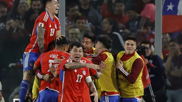 Este jugador chileno ha salvado a su selección contra Perú. Foto: Conmebol