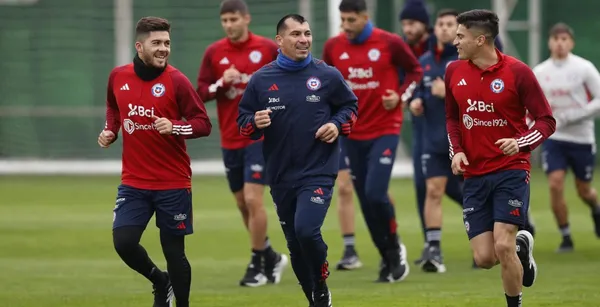Gary Medel entrenando con la selección chilena.