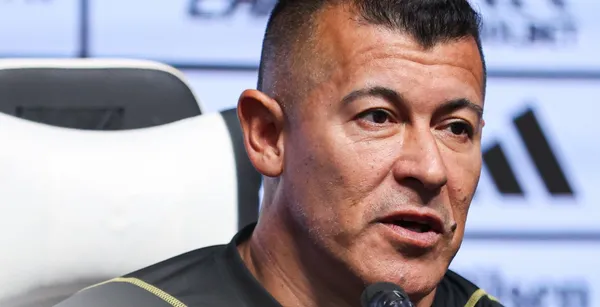 Jorge Almirón en conferencia de prensa.