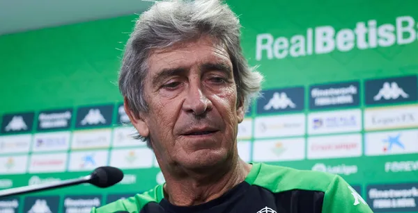 Manuel Pellegrini en conferencia de prensa.