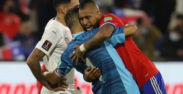 Podrían volver a juntarse en la Roja Arturo Vidal y Claudio Bravo,