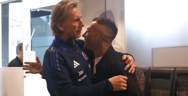 Ricardo Gareca y Eduardo Vargas.