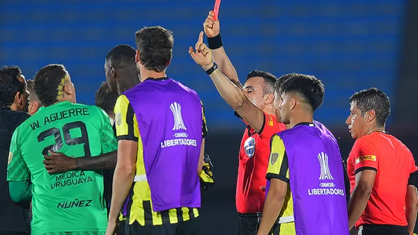 Washington Aguerre vio la roja en la semifinal contra Botafogo. Foto: Conmebol