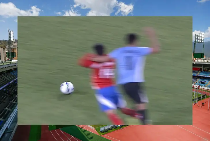 Jugada polémica contra La Roja (Foto tomada de: TNT)