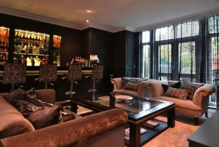 Sala de la mansión de Alexis Sánchez (Foto tomada de: The Sun)