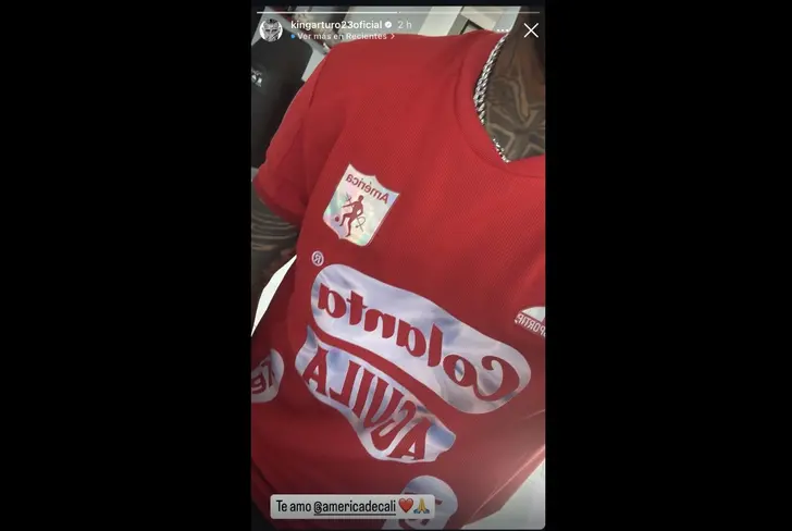 Arturo Vidal vistiendo la camiseta de América de Cali
