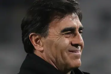 El entrenador boliviano dejará de dirigir a Colo Colo luego de casi 4 años.