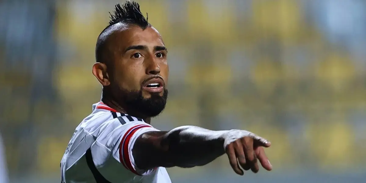 Salen a defender a Arturo Vidal.