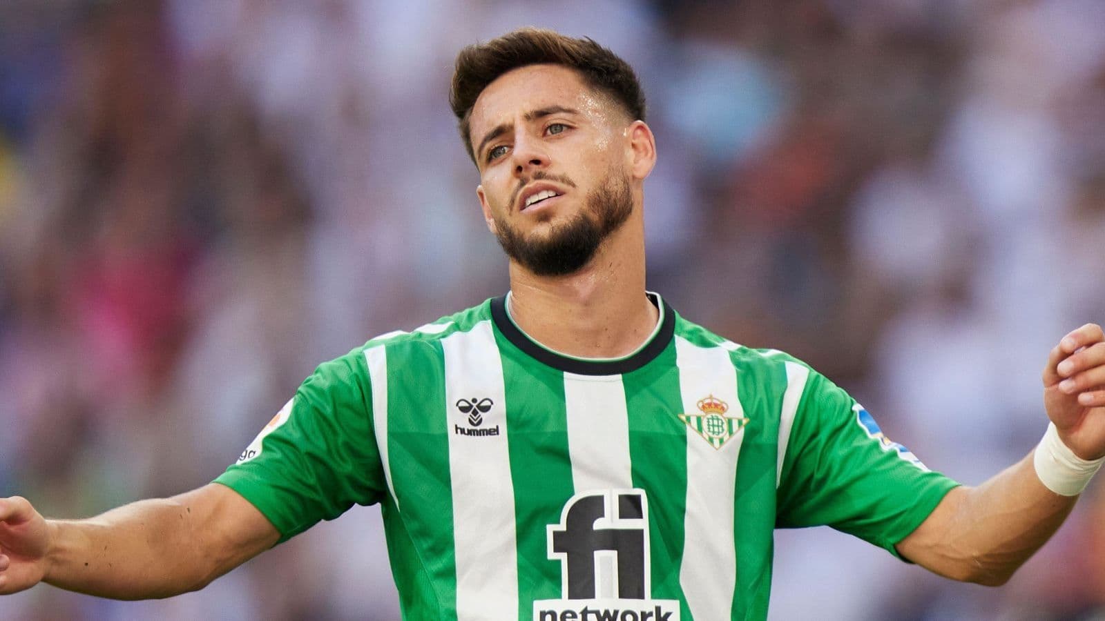 Álex Moreno intentó explicar la dura goleada que su equipo recibió por 5 goles a 0 contra el cuadro albo.