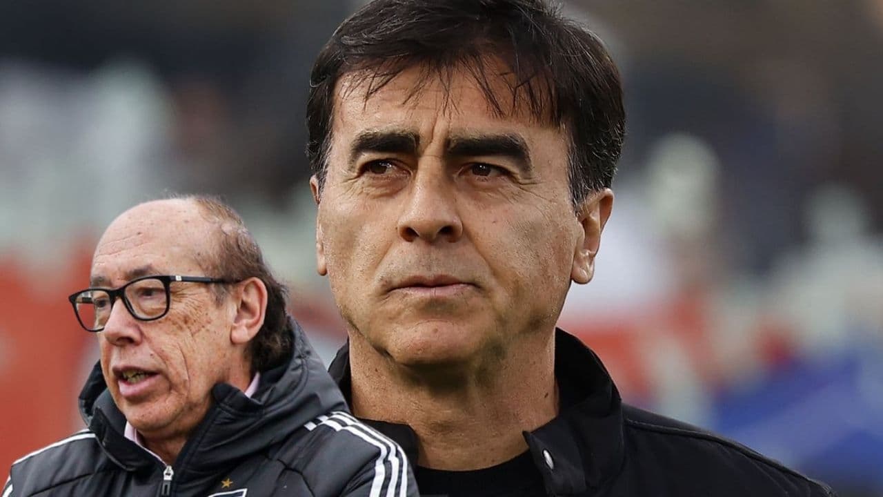 Alfredo Stöhwing habló respecto al contrato con el entrenador argentino.