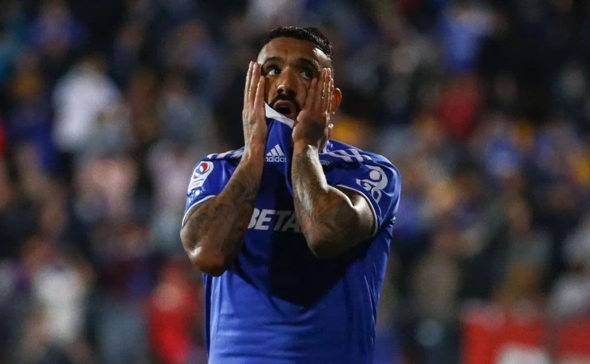 Ante un paupérrimo segundo semestre, en la Universidad de Chile analizan la posibilidad de ceder a un jugador criticado por los hinchas.