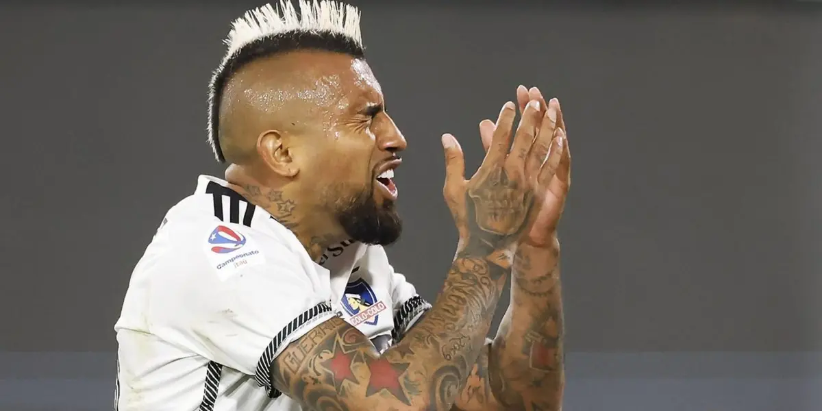 Arturo Vidal con la camiseta de Colo Colo.