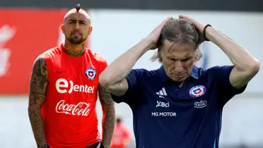 Arturo Vidal y Ricardo Gareca (Foto tomada de: Conmebol/La Roja)