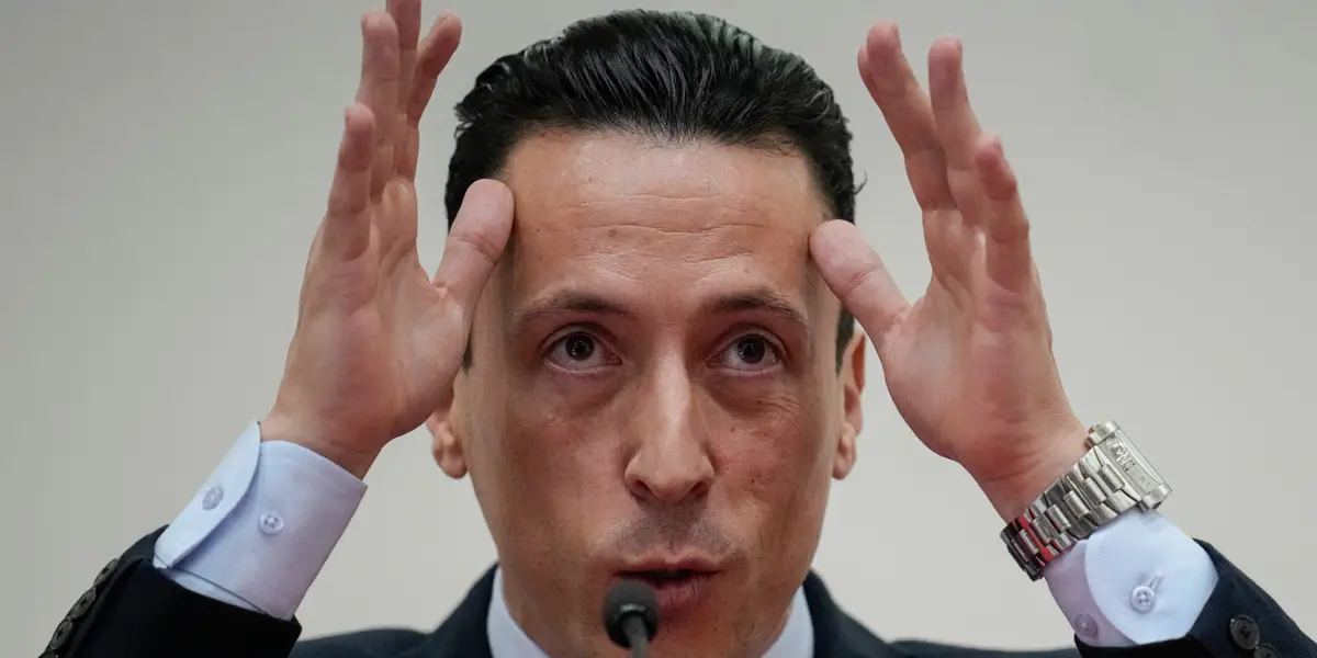 Eduardo Carlezzo no sale de los primeros planos.