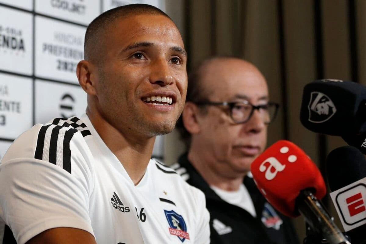 El ariete argentino chileno podría estar viviendo sus últimos partidos como titular tras la llegada de Lezcano al club
