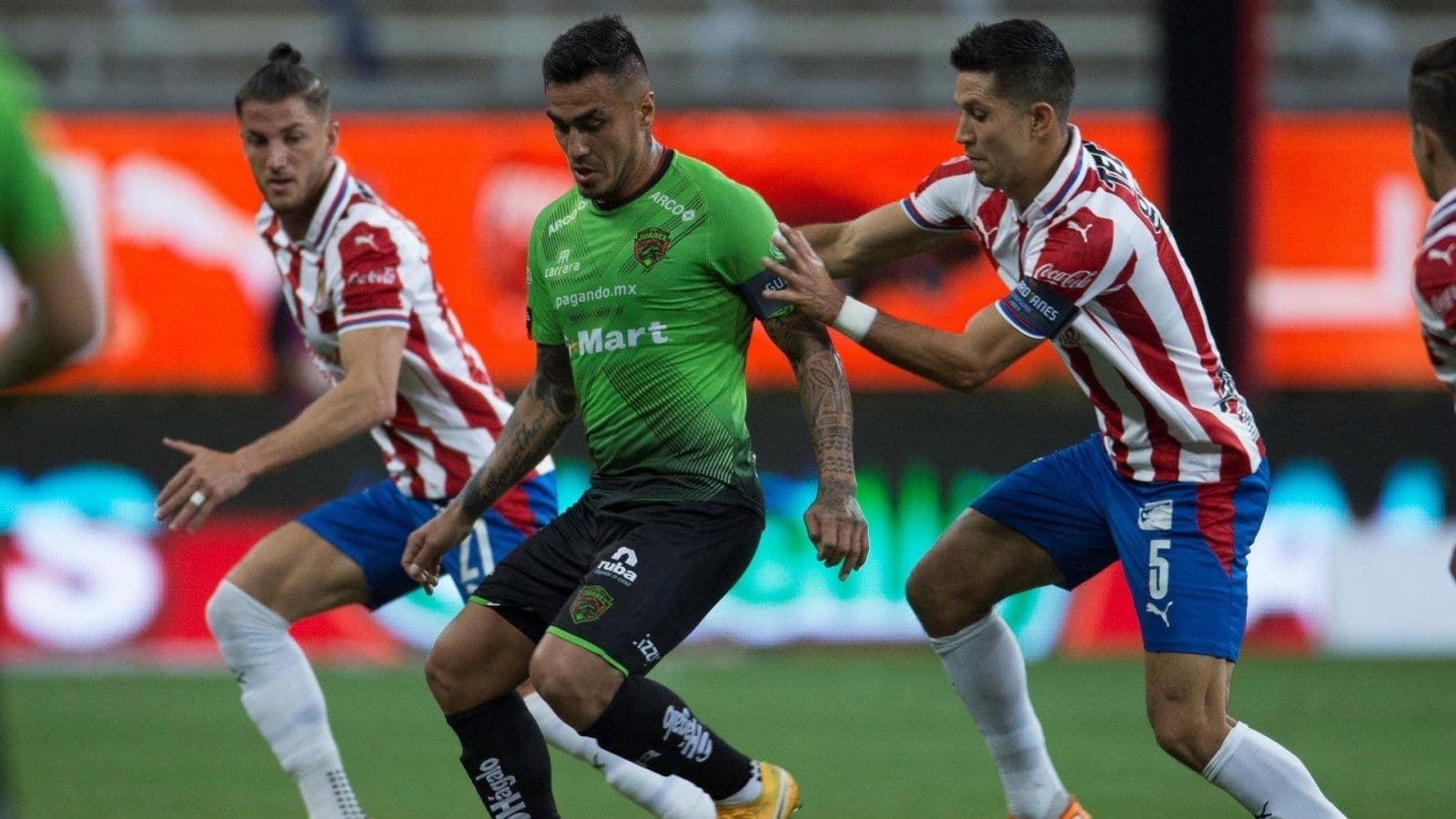 El ariete paraguayo llega a Colo Colo con una difícil misión.