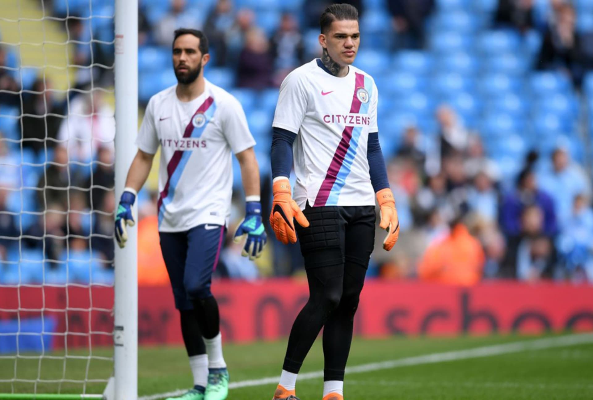 El arquero del Manchester City le mandó elogios al arquero de la selección chilena, incluso le puso el apodo de una leyenda.