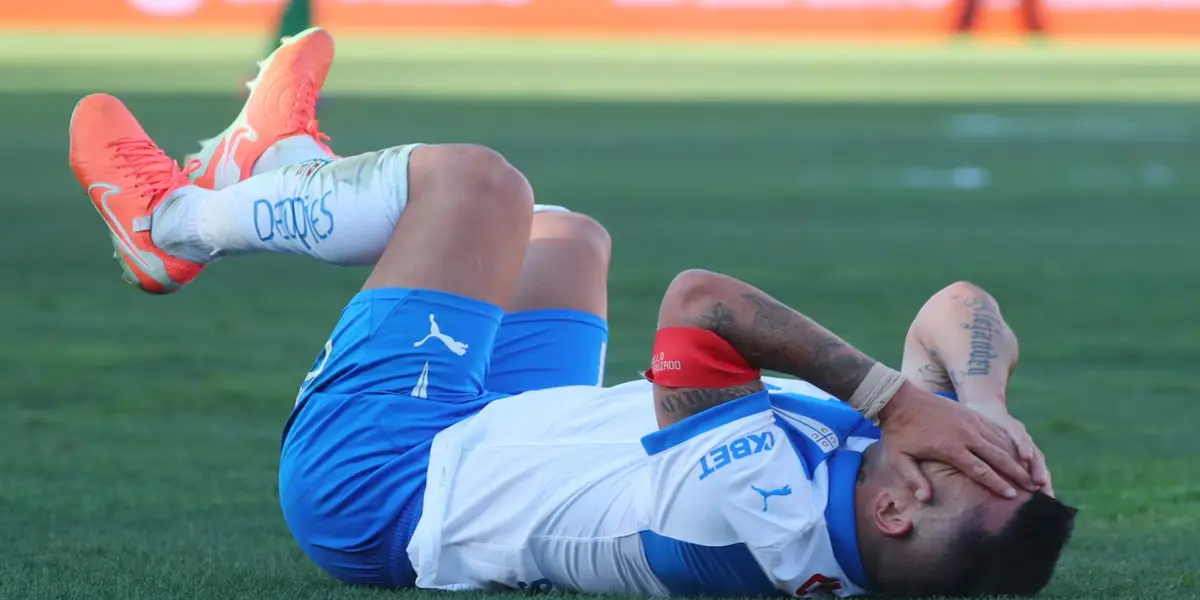 El canterano cruzado debió abandonar la cancha a los pocos minutos de iniciada la segunda mitad.