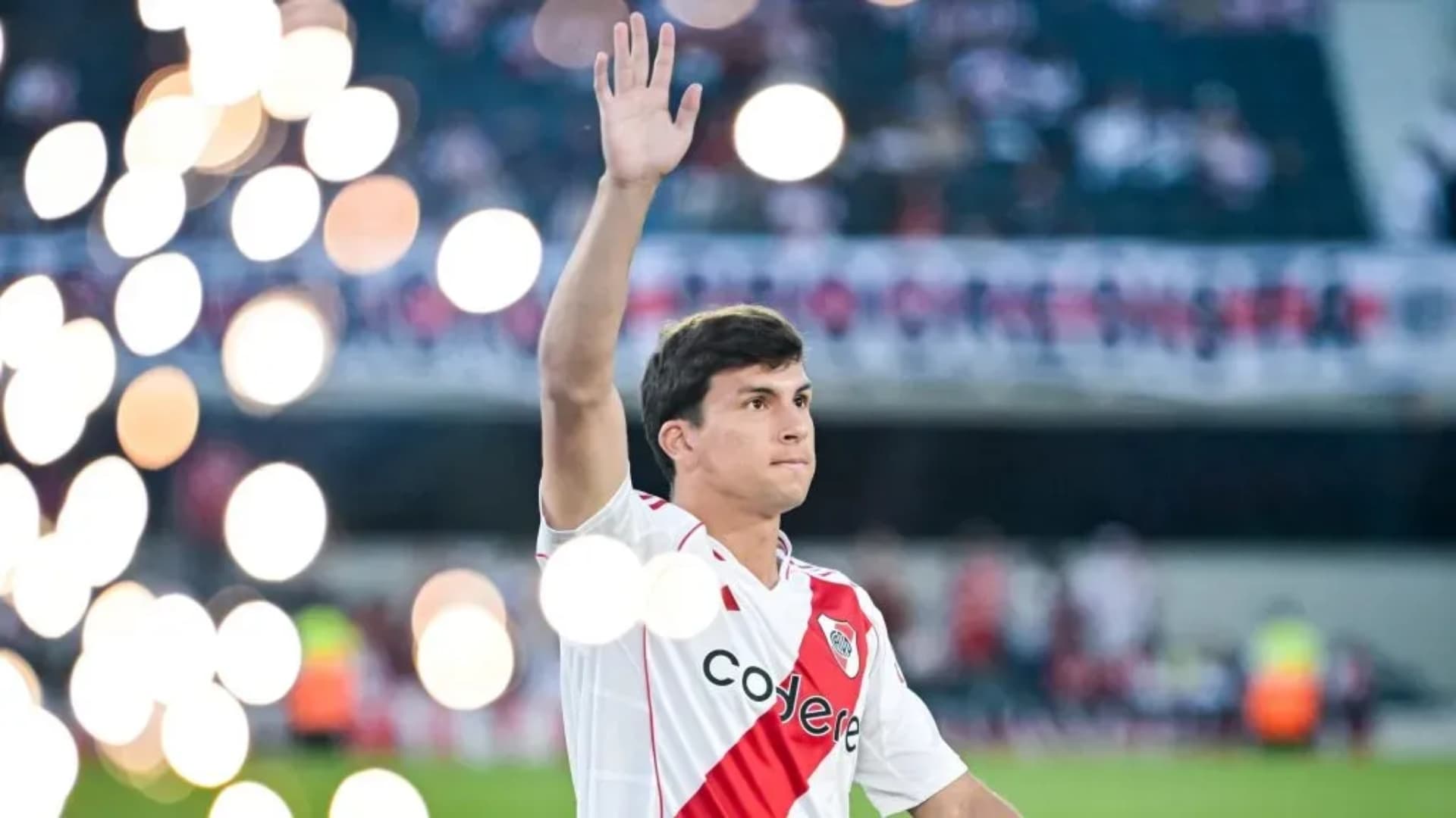 El canterano fue comparado con el bajo rendimiento de Pablo Solari.