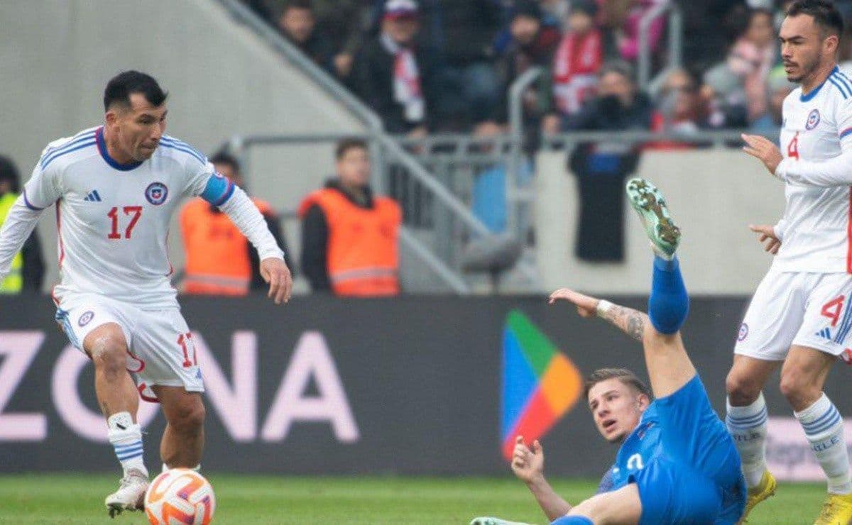 El capitán de esta jornada ante Eslovaquia, señaló que de aquí en más, al equipo chileno debe comenzar a mirar hacia adelante.