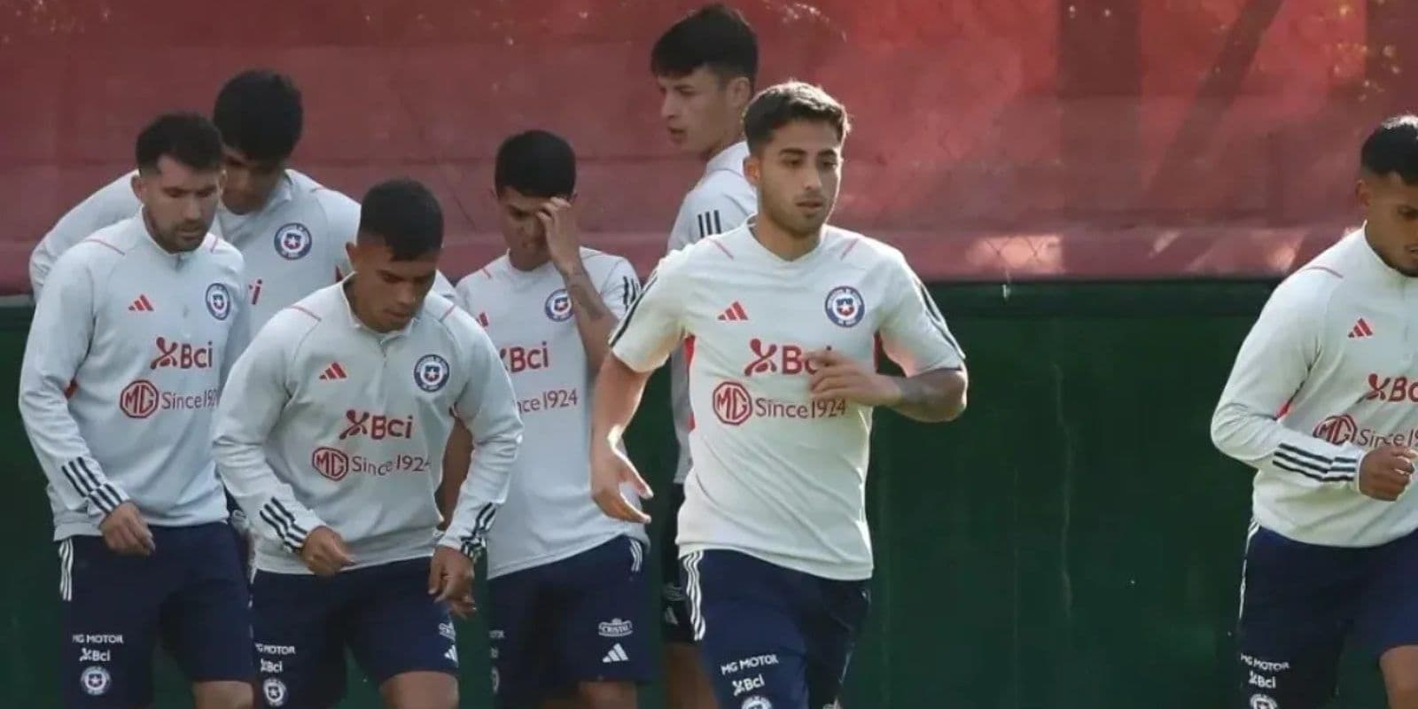 El cuadro universitario azul sigue viendo nuevos nombres.