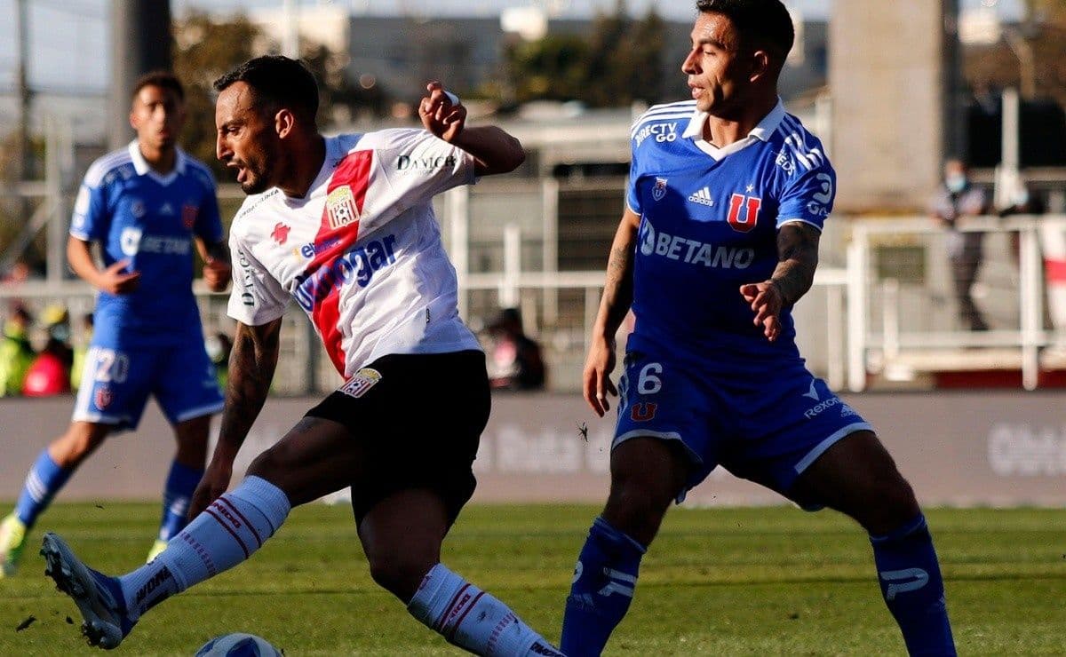 El cuadro universitario insiste en otra jugador de Curicó Unido para reforzar su defensa. Ahora entregaron una tercera oferta para hacerse con el jugador.