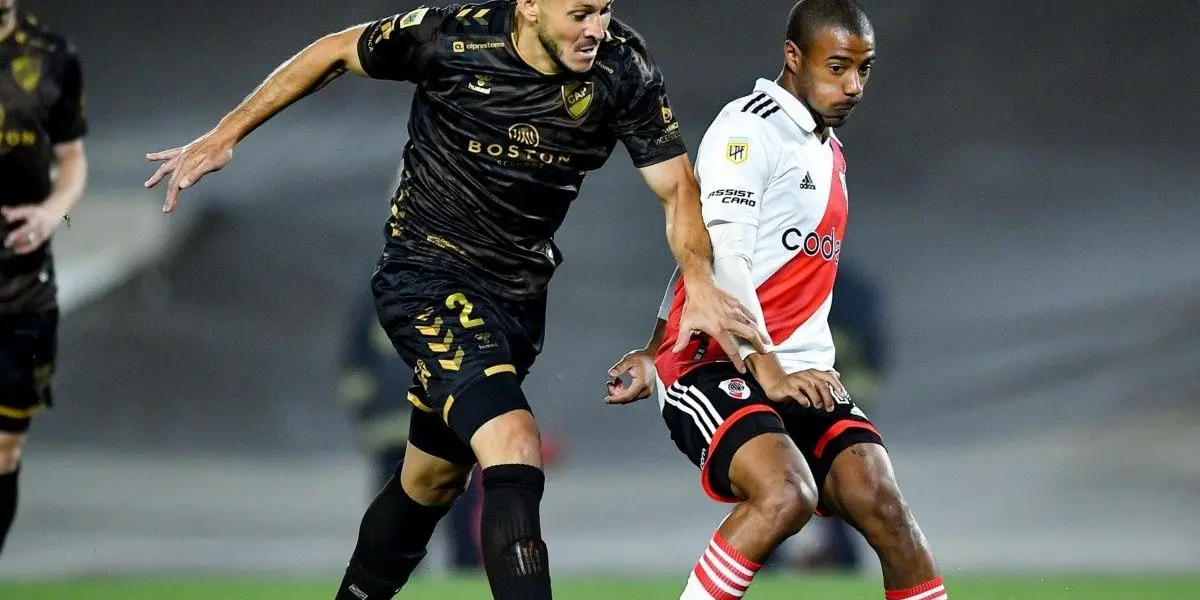 El defensor argentino aceptó requerimientos muy específicos para llegar al cuadro albo, pocas veces visto en jugadores extranjeros.