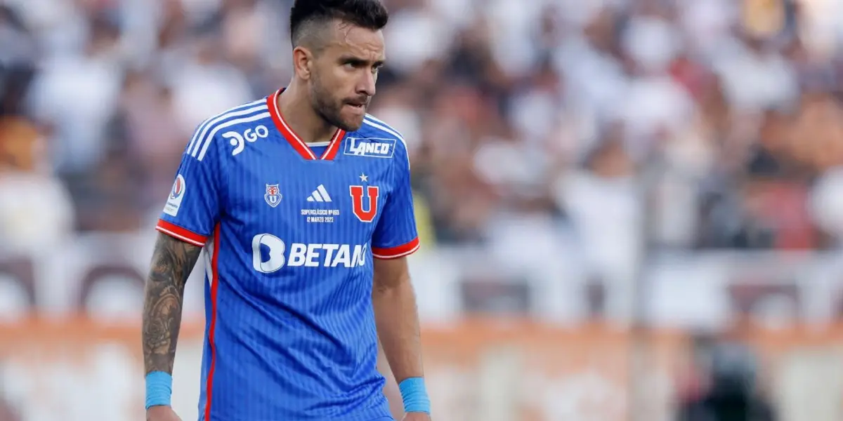 El defensor salió lesionado en la derrota de los azules ante River Plate.