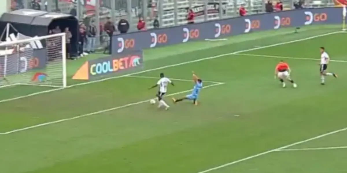 El delantero colombiano desperdició una oportunidad increíble que generó el enojo de los hinchas.