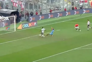 El delantero colombiano desperdició una oportunidad increíble que generó el enojo de los hinchas.