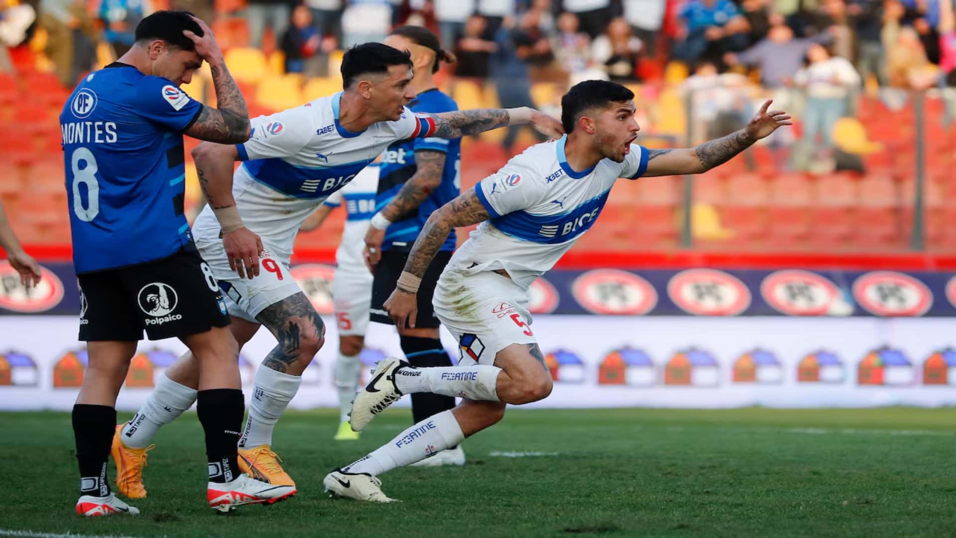 El delantero llega con el pase en su poder, tras abrupta salida.