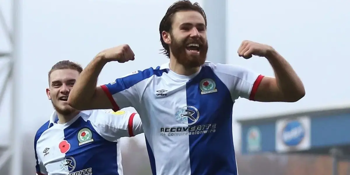 El delantero nacional no deja de recibir galardones en Inglaterra y vuelve a hacer presente su forzada marginación de los amistosos de La Roja.