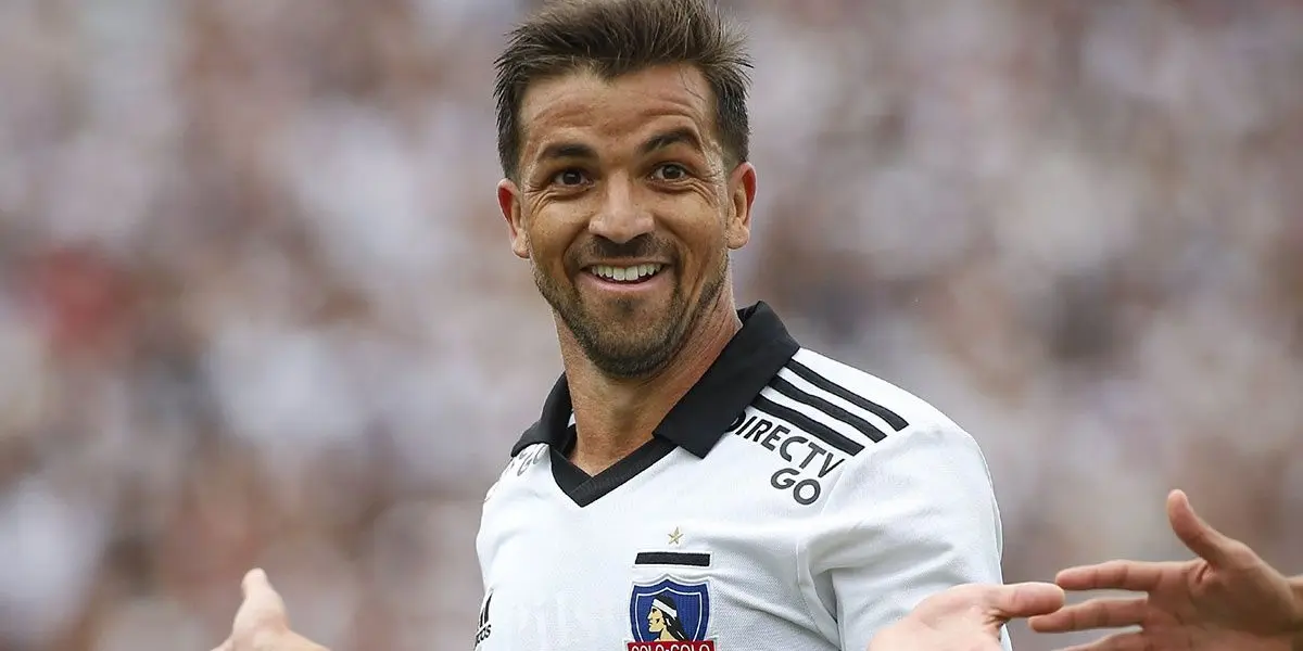 El delantero peruano maneja ofertas más atractivas desde el extranjero y su salida sería inminente.