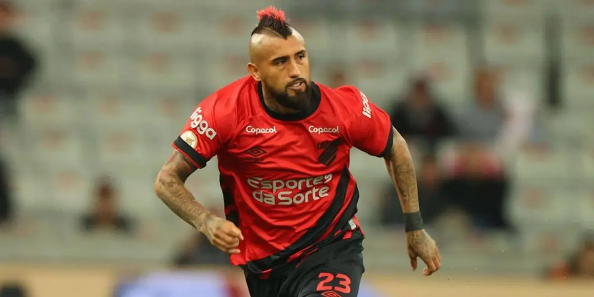 El entrenador de la selección chilena estaría siguiendo de cerca la negociación.