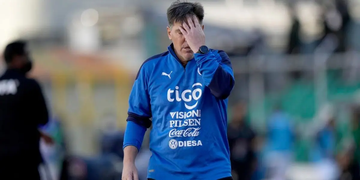 El entrenador de la selección chilena estaría viviendo un ultimátum.