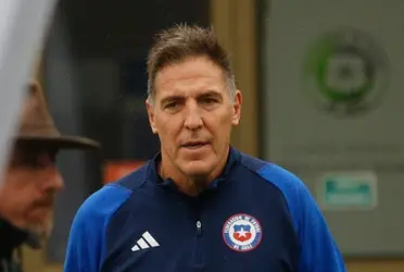 El entrenador de la Selección Chilena trabaja en medio de la presión.