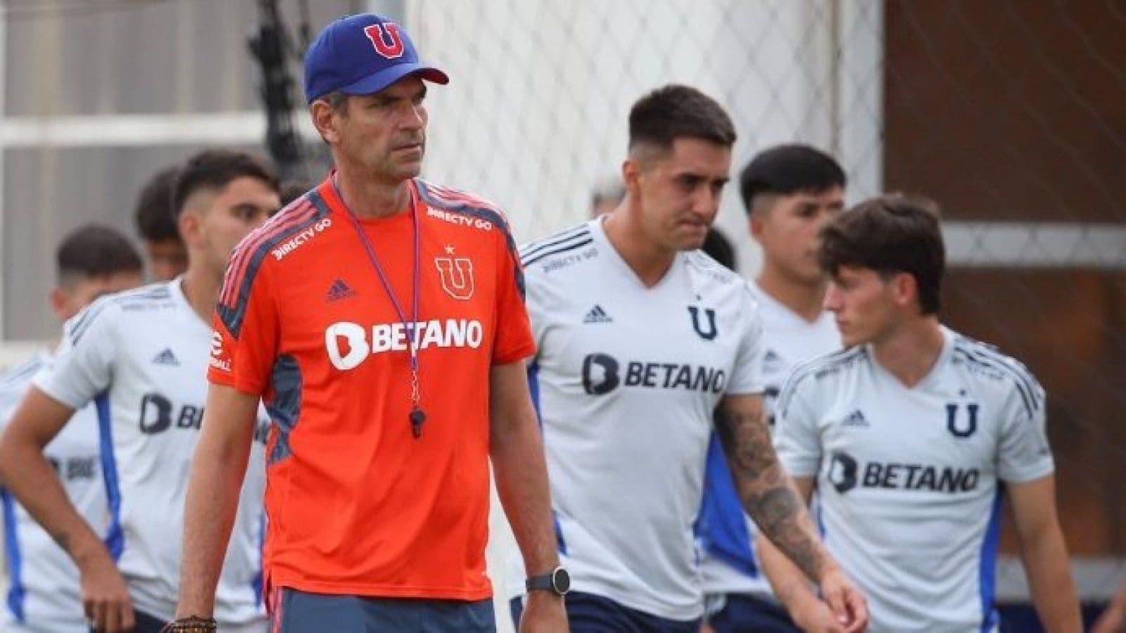El entrenador de Universidad de Chile estaría meditando sobre su regreso.